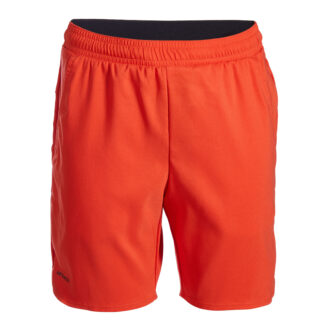 Naši návrhári navrhli tieto šortky pre mladých hráčov tenisu do teplého počasia