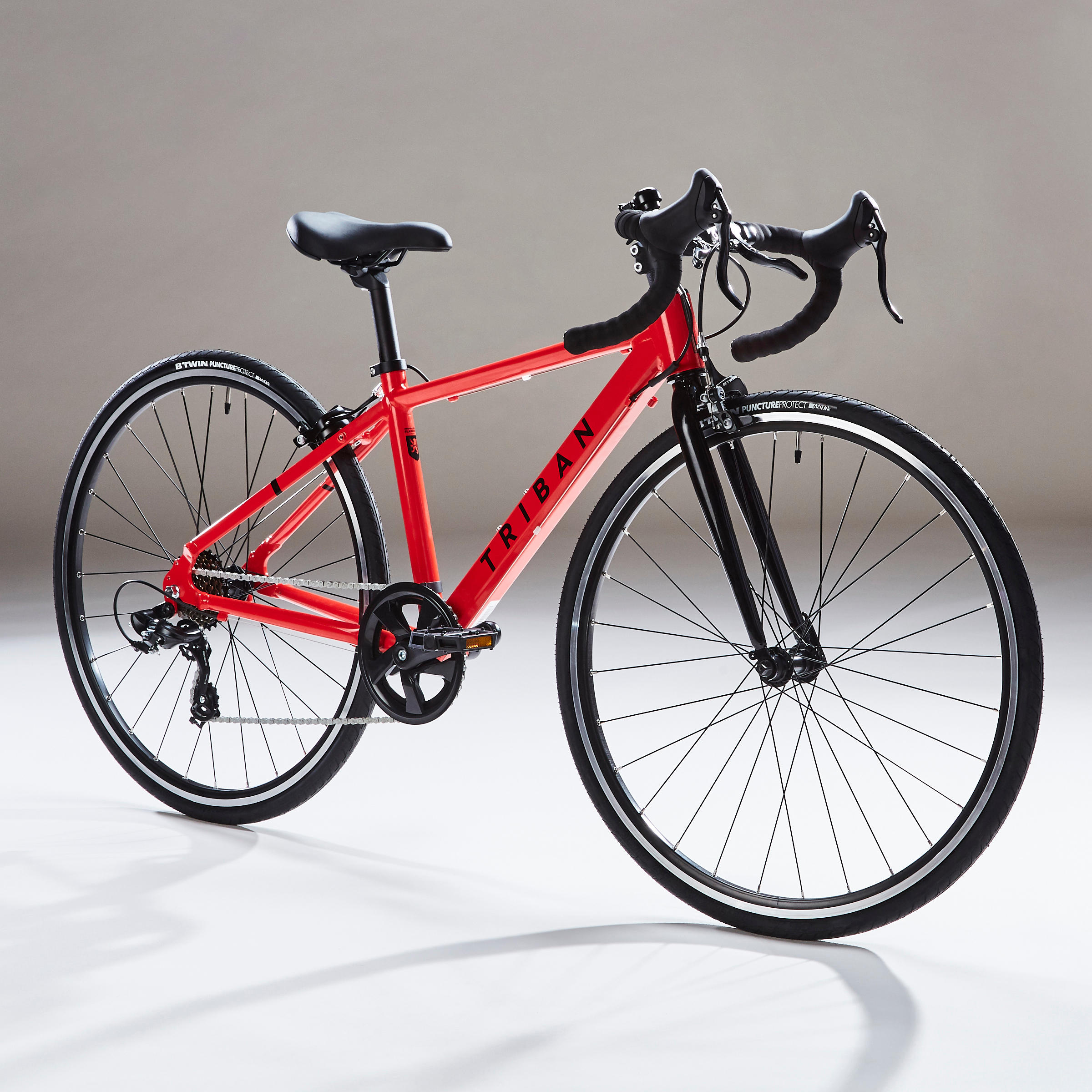 Detský cestný bicykel 100 26-palcový 9-12 rokov Tento bicykel sme vytvorili pre deti od 9 do 12 rokov (135 až 150 cm)