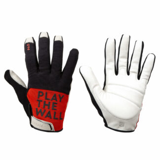 Tím Urball vyvinul tieto rukavice pre hráčov hry One Wall na ochranu rúk a zaistenie pohodlného úchopu.