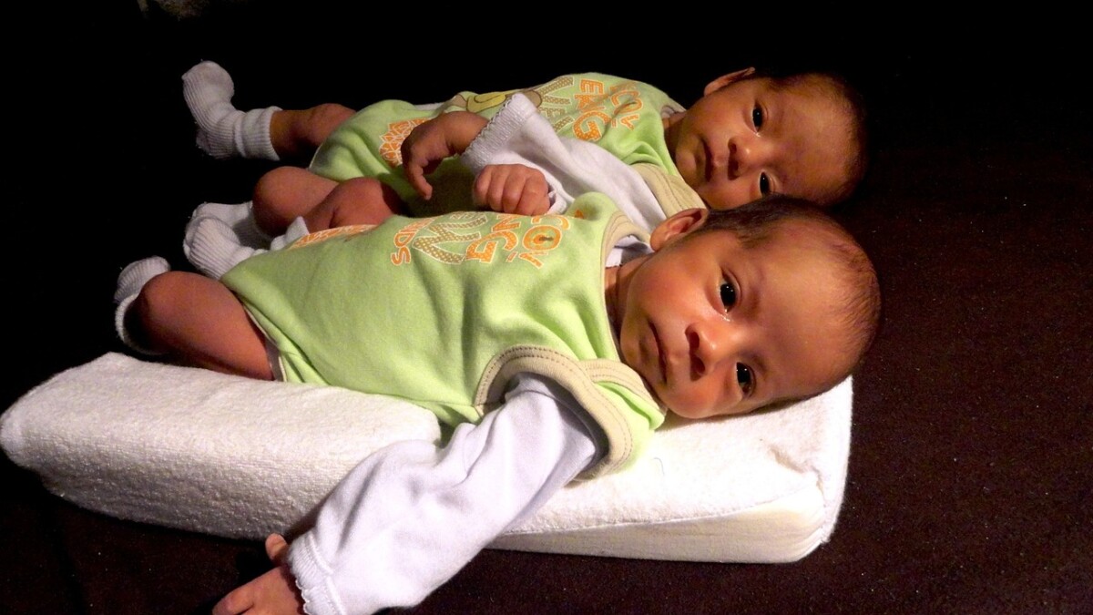 dojčenie dvojčat